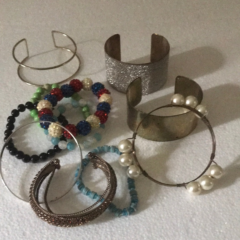 Mixed Women’s Bracelet Set with Pearls and Beaded Accents